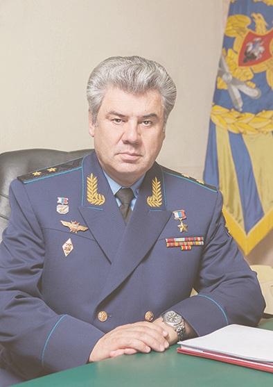 Главнокомандующий Военно-­воздушными силами Вооруженных Сил Российской Федерации генерал-­лейтенант авиации Виктор БОНДАРЕВ.