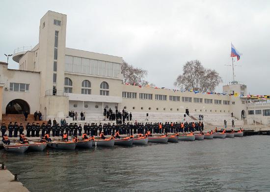 На Черноморском флоте возрождена традиция массовой шлюпочной подготовки моряков корабельных соединений