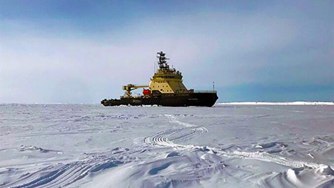 Ледокол «Илья Муромец» обеспечил проводку во льдах атомной подводной лодки Северного флота