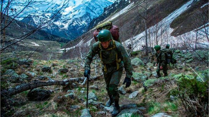Военнослужащие инженерного батальона штурма и разграждения Сухопутных войск учатся действовать в горах