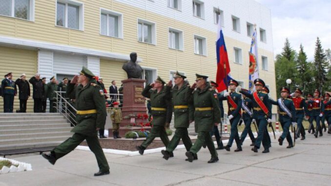 В арктической бригаде Северного флота состоялось торжественное открытие памятника генералу армии Валентину Варенникову