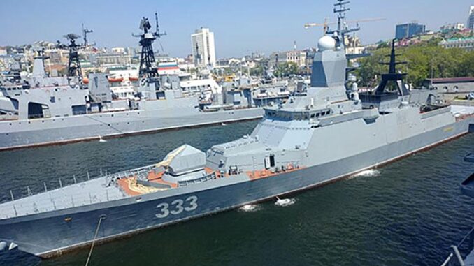 Корвет Тихоокеанского флота «Совершенный» отрабатывает действия одиночного корабля в море