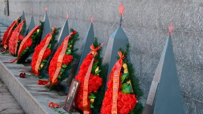 В Севастополе отданы воинские почести воинам, павшим при обороне города в годы Великой Отечественной войны