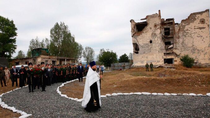 На российской военной базе в Южной Осетии почтили память миротворцев, погибших в Цхинвале в августе 2008 года