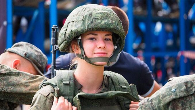 Российские девушки лидируют в «Военно-медицинской эстафете»