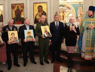В Москве состоялась церемония передачи в дар храму Благовещения Пресвятой Богородицы икон с частицами мощей святых праведных воинов