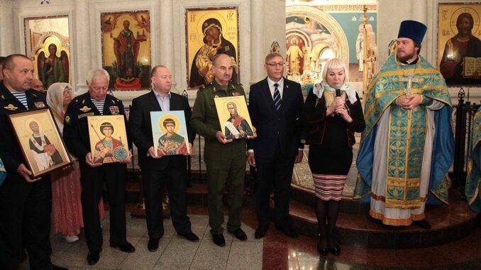 В Москве состоялась церемония передачи в дар храму Благовещения Пресвятой Богородицы икон с частицами мощей святых праведных воинов