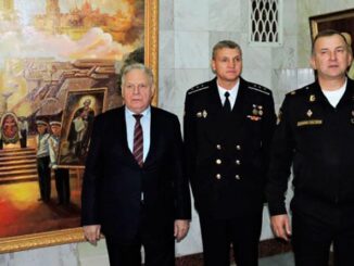 В Доме офицеров Черноморского флота открылась новогодняя выставка картин севастопольских художников