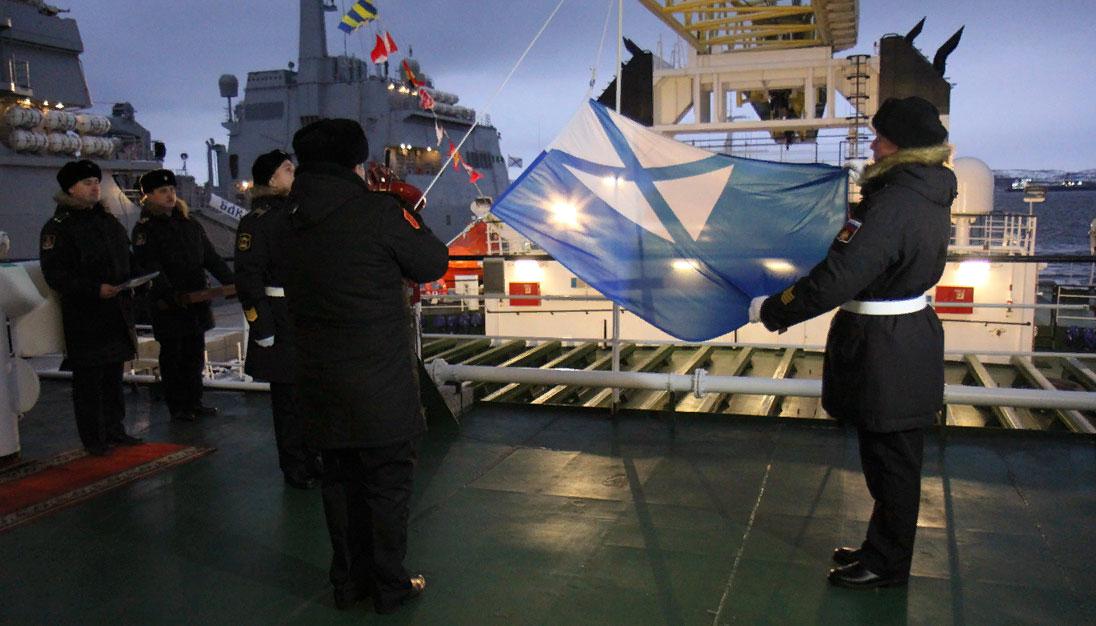 В состав Северного флота принят новый плавкран