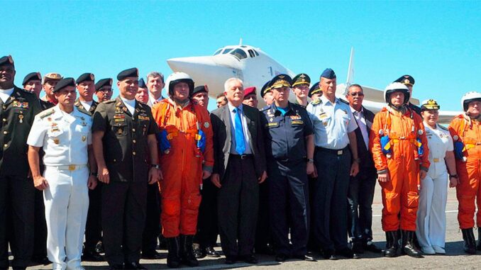 Самолеты дальней авиации совершили перелет с аэродромов Российской Федерации в международный аэропорт республики Венесуэла