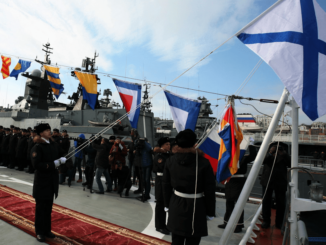 Торжественная церемония подъёма военно-морского флага на новейшем корвете Тихоокеанского флота «Громкий»