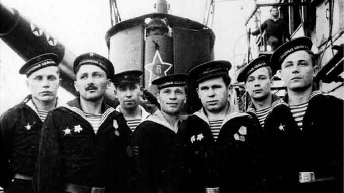 Экипаж легендарной субмарины «С-13».