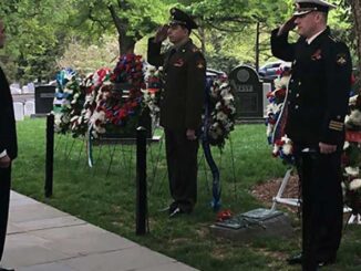 На Арлингтонском Национальном кладбище прошла ежегодная церемония возложения венков к мемориальной плите «Дух Эльбы»