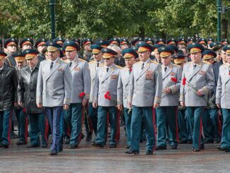 В Александровском саду состоялась торжественная церемония отдания почестей героям Великой Отечественной войны