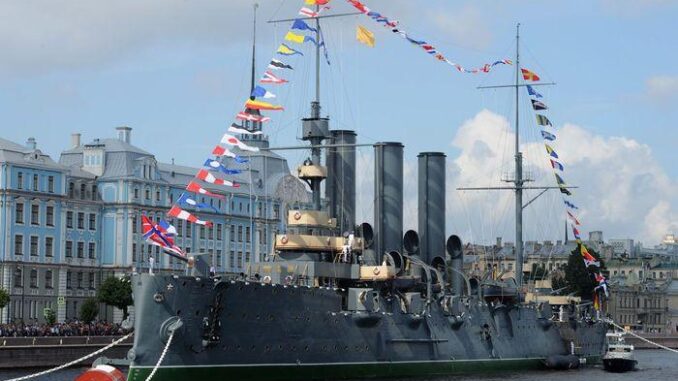На крейсере «Аврора» – филиал Центрального военно-морского музея имени императора Петра Великого.