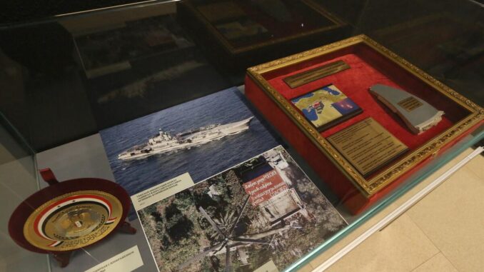 Главком ВМФ поблагодарил сотрудников Центрального военно-морского музея за выставку об истории спасательных и миротворческих операций отечественного Военно-Морского Флота