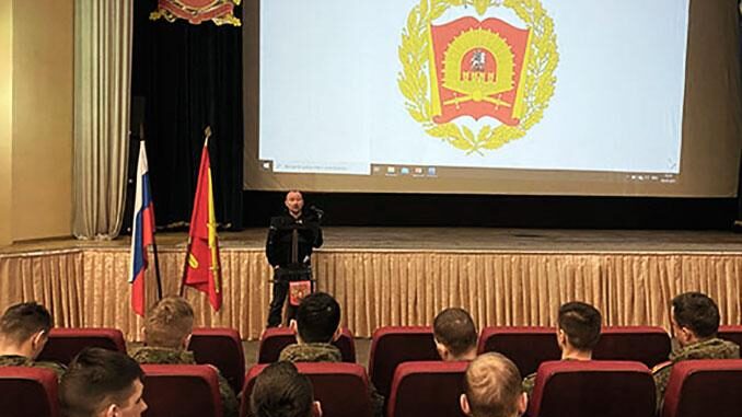 В Московском ВОКУ в рамках проекта «Армия и общество» состоялось встреча с известным журналистом Артёмом Шейниным