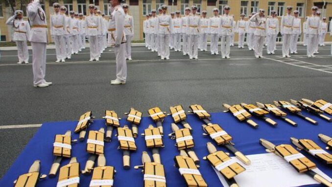77-й выпуск офицеров Тихоокеанского высшего военно-морского училища имени С.О. Макарова.