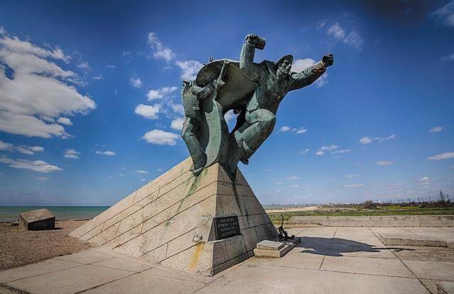 Памятник десантникам на Симферопольском шоссе