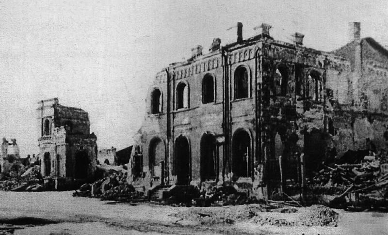 Разрушенный немцами вокзал г. Воронежа
