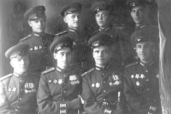 Фото на память после парада на Красной площади. 1 мая 1946 г. А. Хоменко второй слева в первом ряду