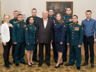Владимир Силкин с участниками специальной военной операции – героями его стихотворений в ЦДРА