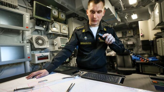 Штурманы получили передовой опыт в ходе решения задач межфлотских переходов надводных кораблей и подводных лодок ВМФ